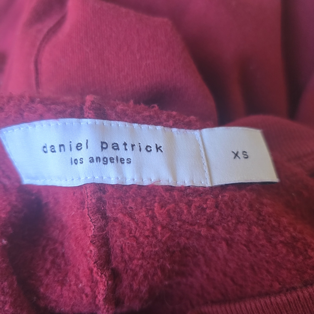 Elegant Burgundy Women's Sweatshirt - Picture 6 of 7